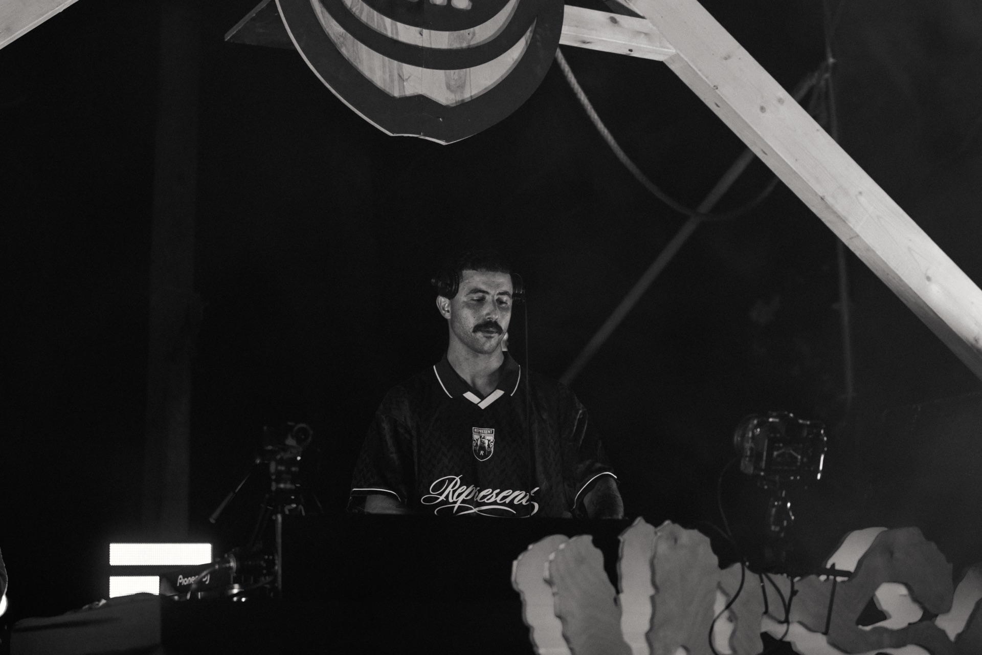 MESS JUNGLE TRIP — 33