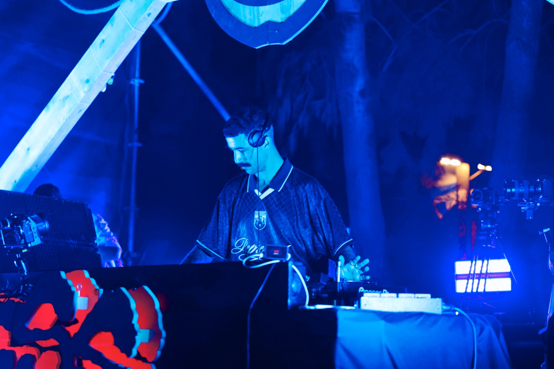 MESS JUNGLE TRIP — 36