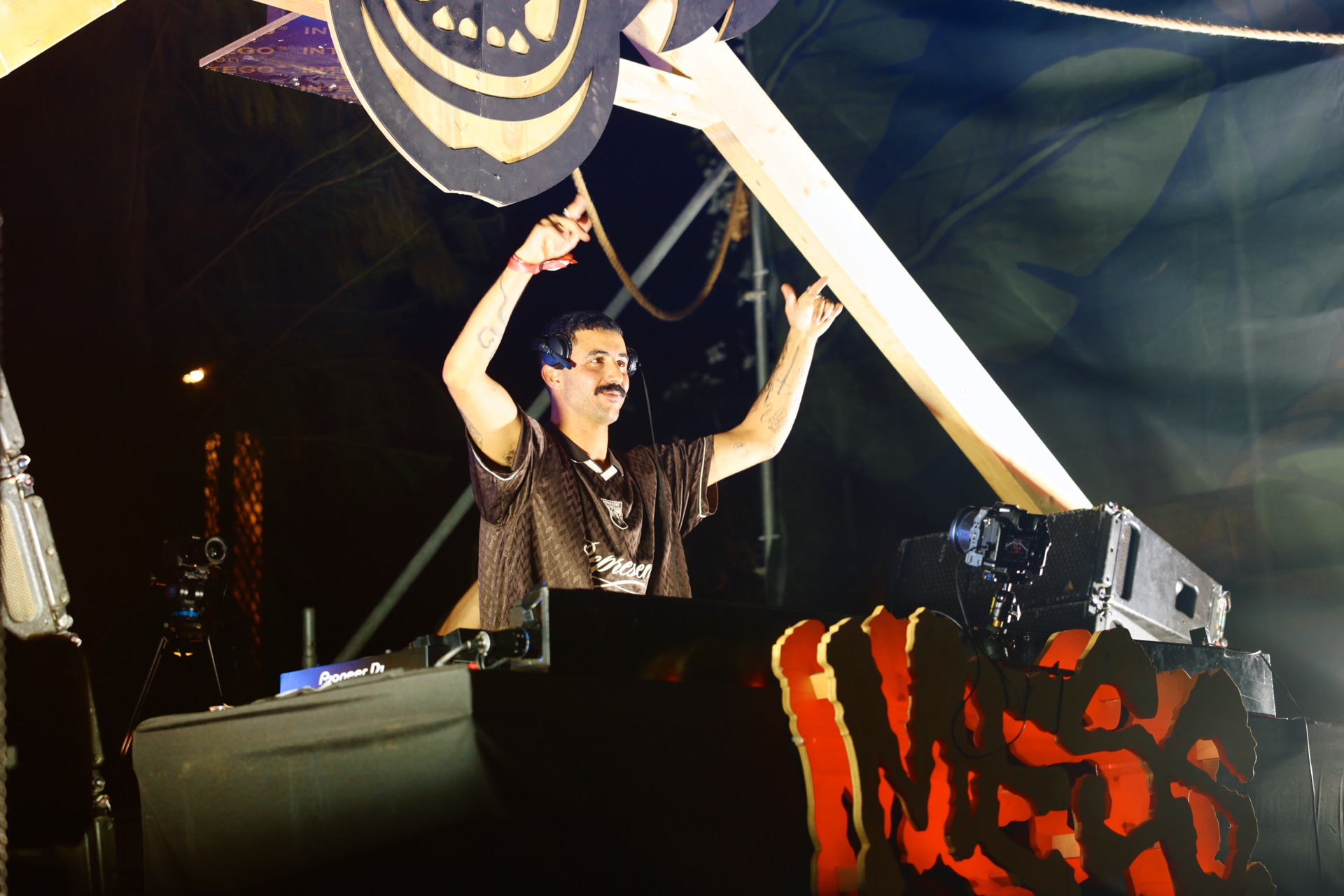 MESS JUNGLE TRIP — 97