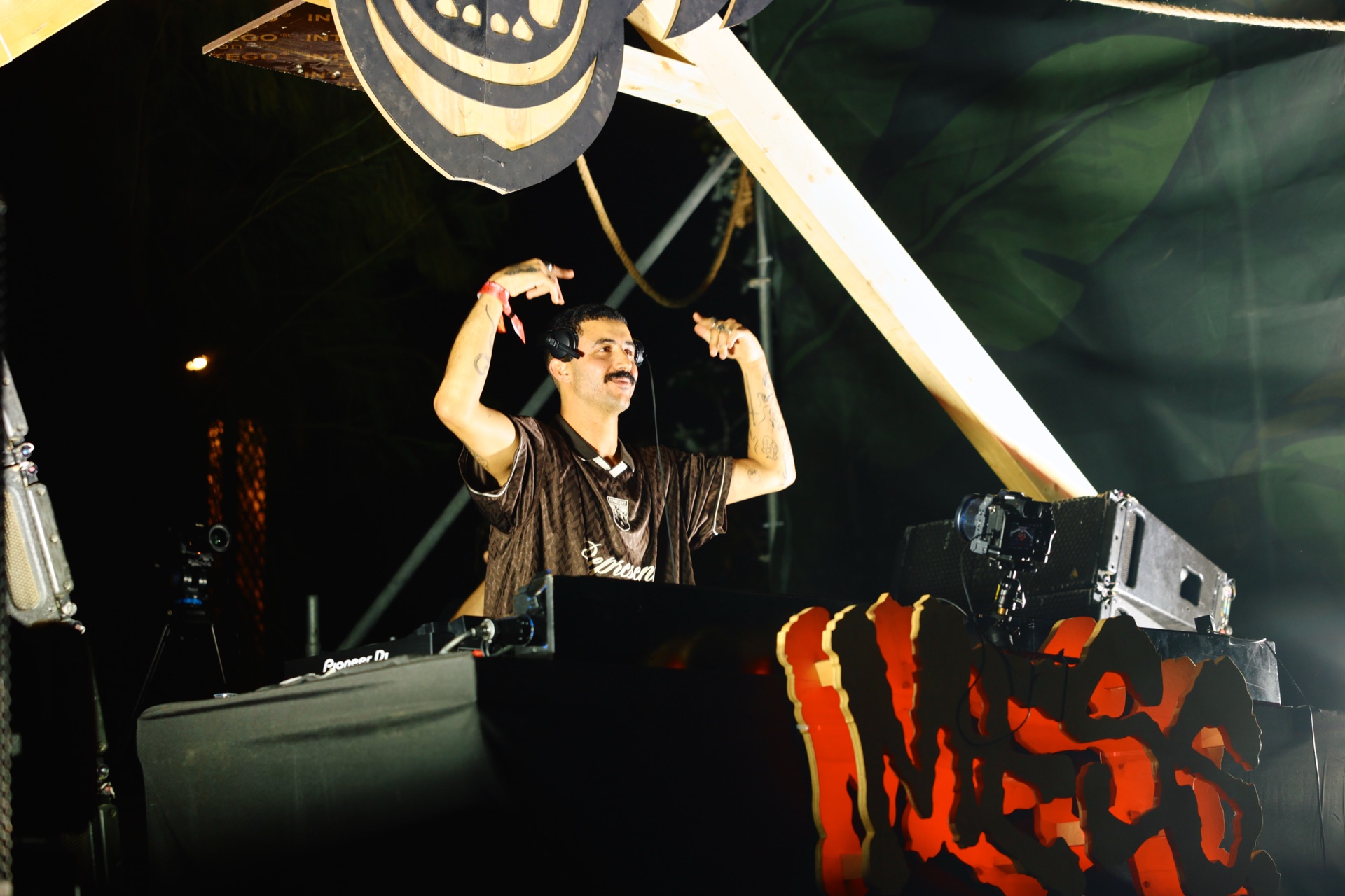 MESS JUNGLE TRIP — 98