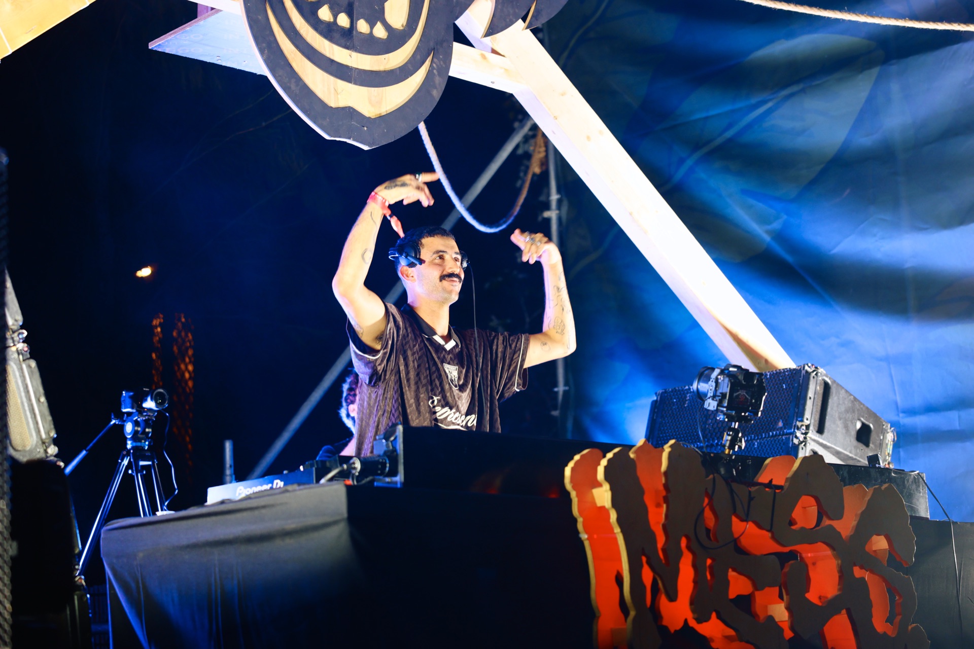 MESS JUNGLE TRIP — 99