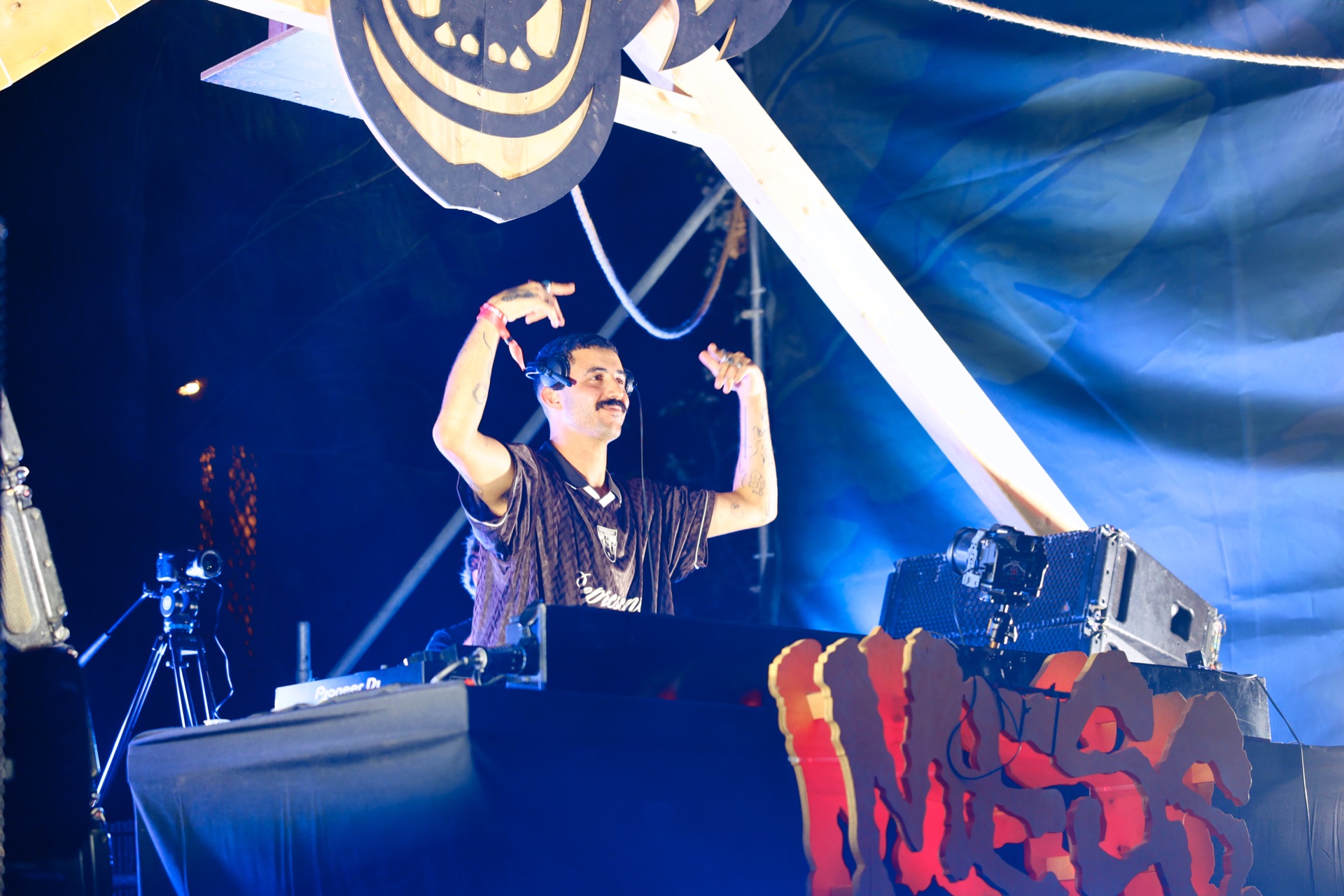 MESS JUNGLE TRIP — 100