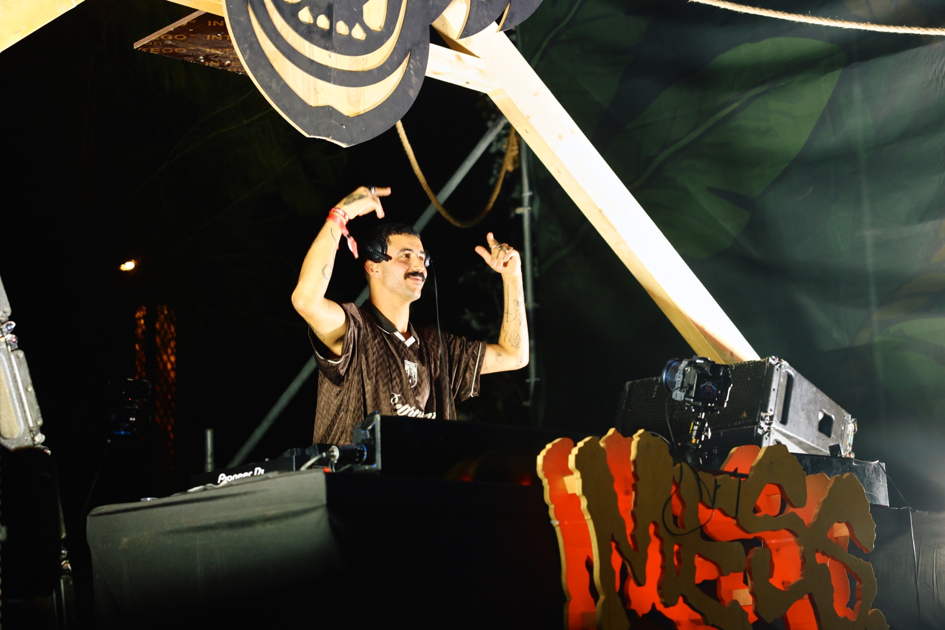 MESS JUNGLE TRIP — 101